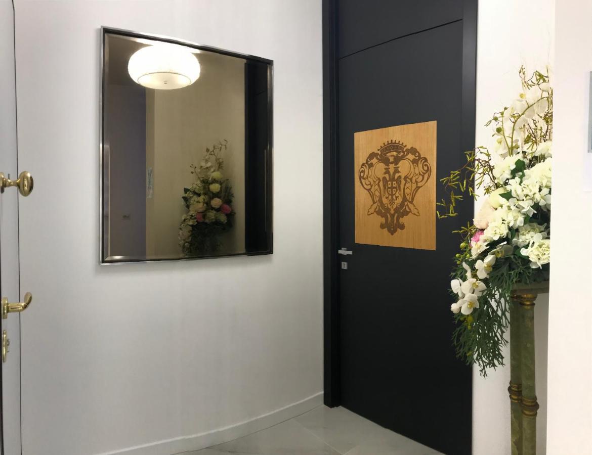 Luxury Charlemagne Couette-café